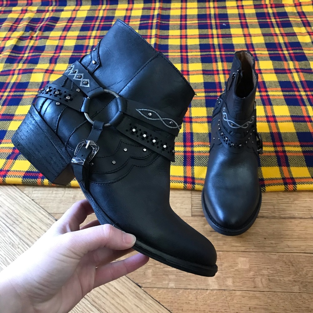 Circle G Handcrafted Black Leather Booties